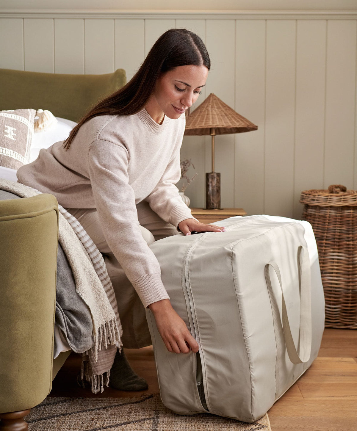 Lua 2 Bedside Crib Bundle with White Sheets & Mattress Protector - Sand