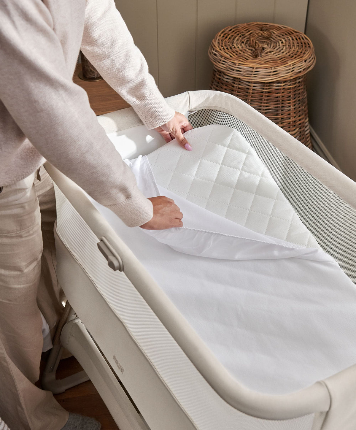 Lua 2 Bedside Crib - Sand
