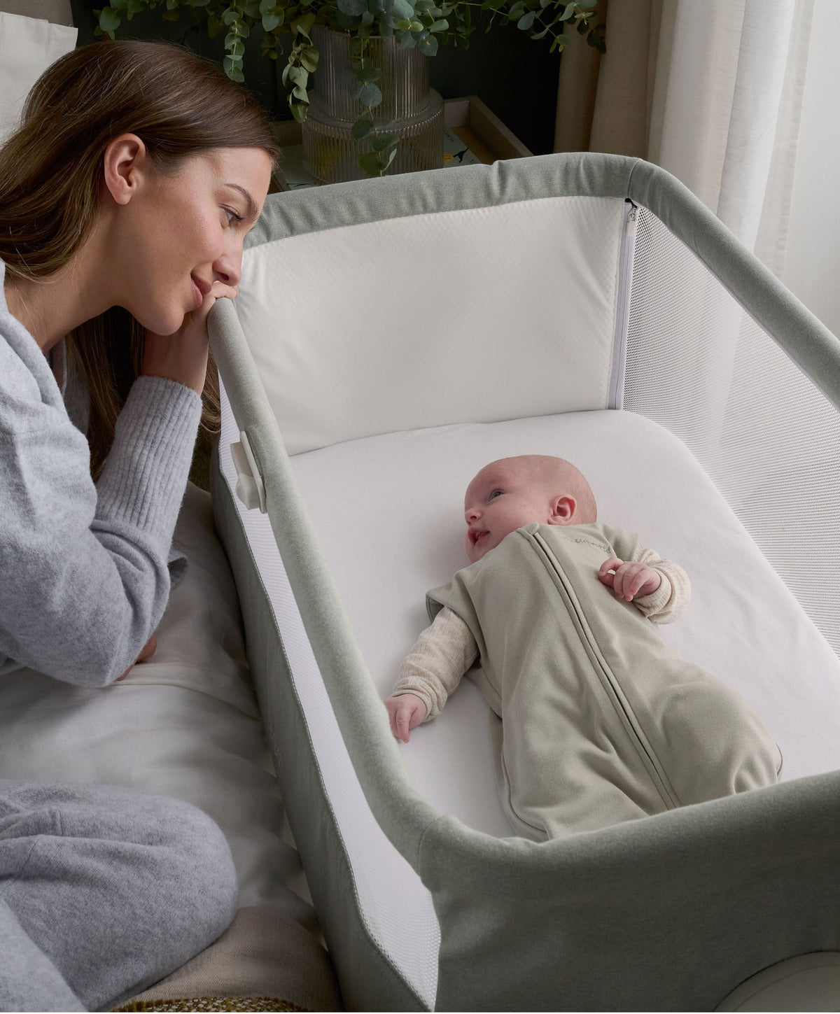 Lua Bedside Crib - Sage