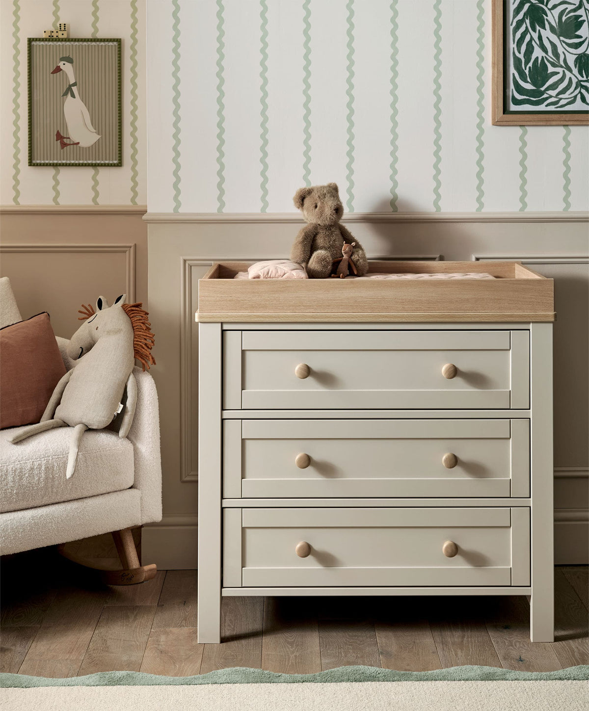 Wedmore Dresser Changer – Cashmere/Oak