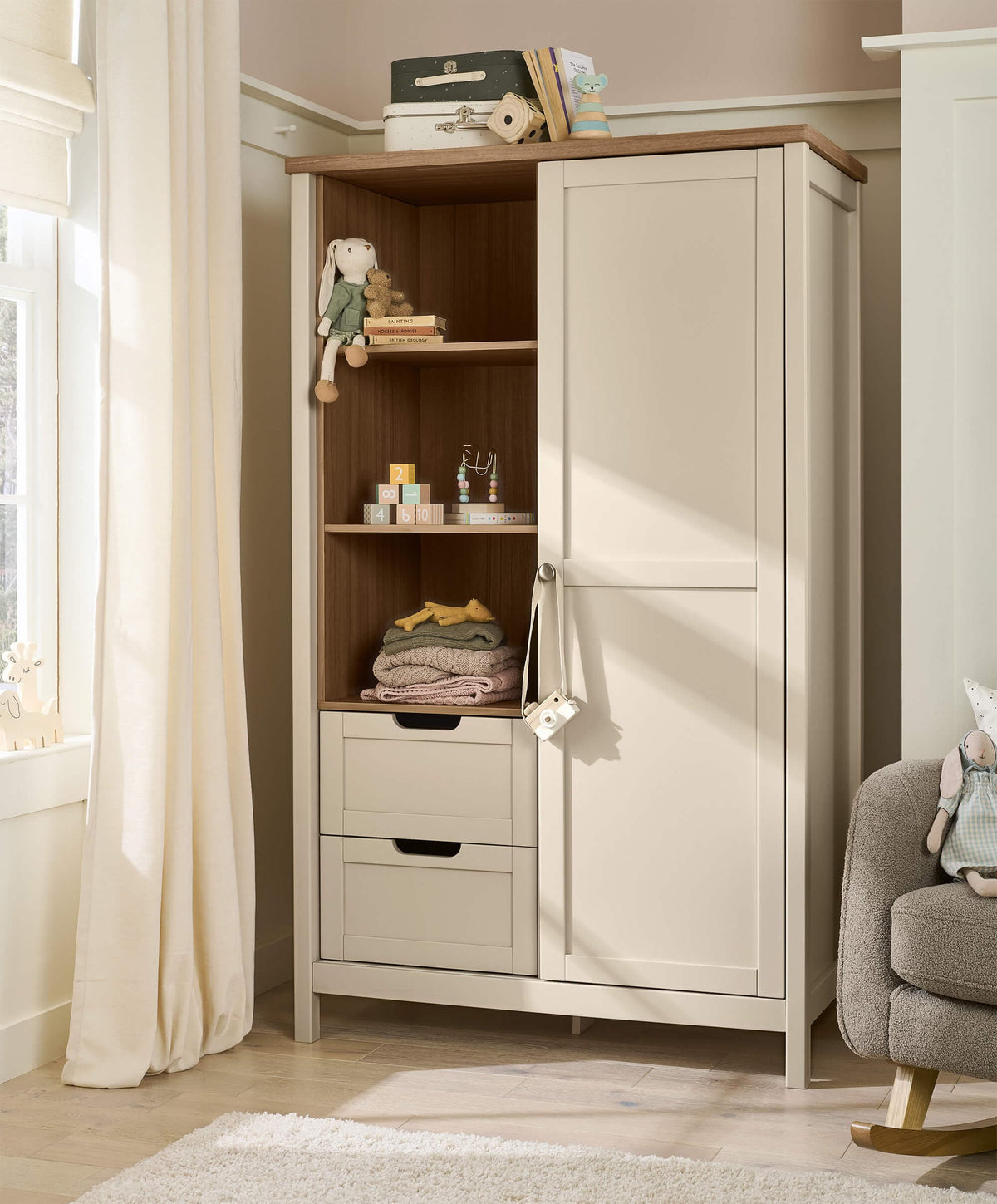 Harwell Nursery Bundle with Lua 2 Bedside Crib (6 Piece) – Sand/Cashmere