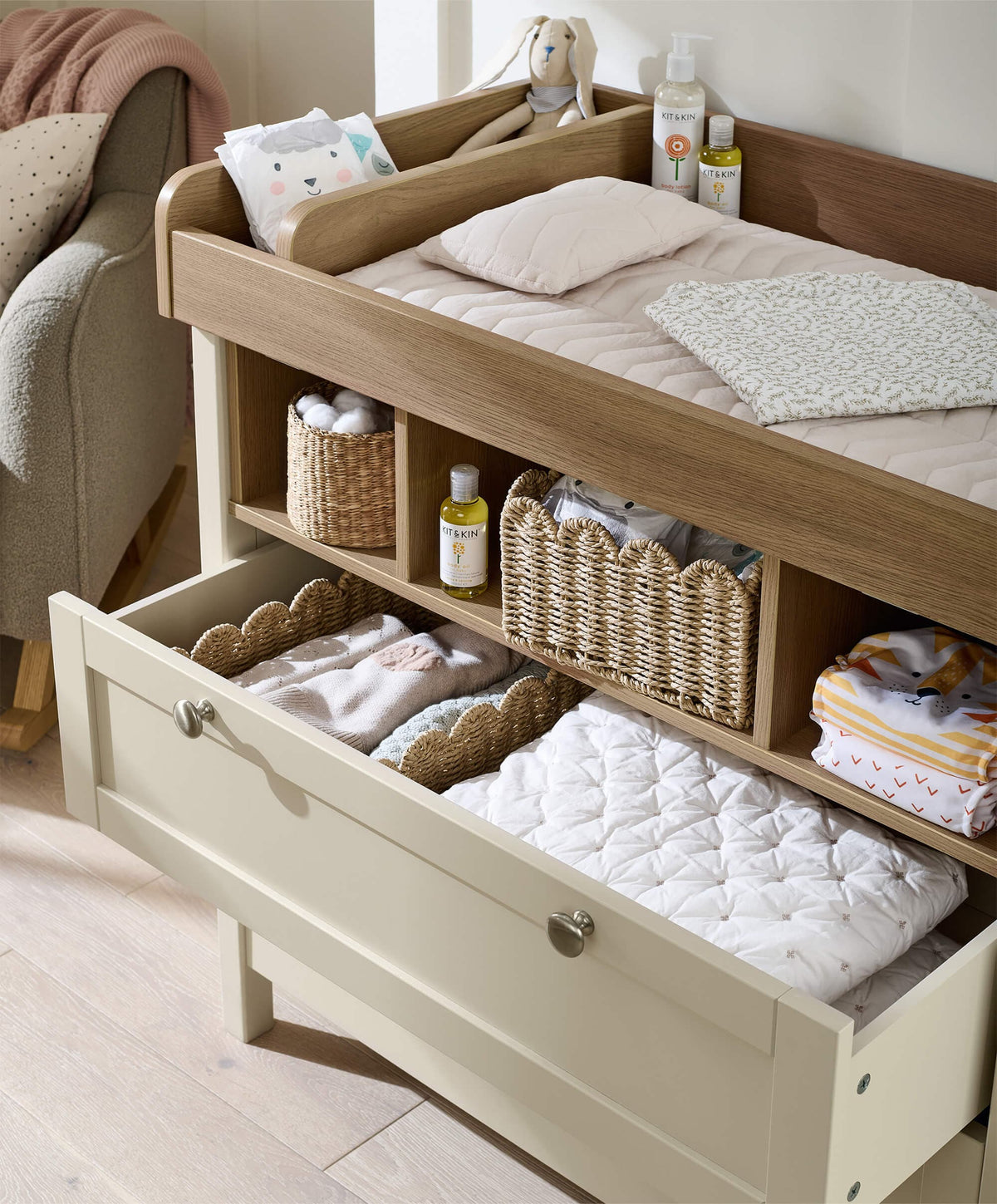 Harwell Nursery Bundle with Lua 2 Bedside Crib (6 Piece) - Thyme/Cashmere