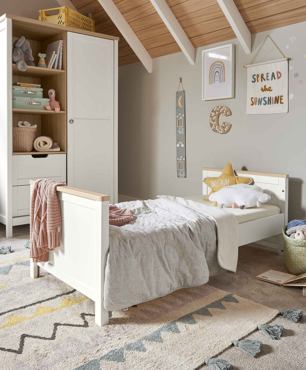 Harwell Nursery Bundle with Lua 2 Bedside Crib (6 Piece) – Thyme/White