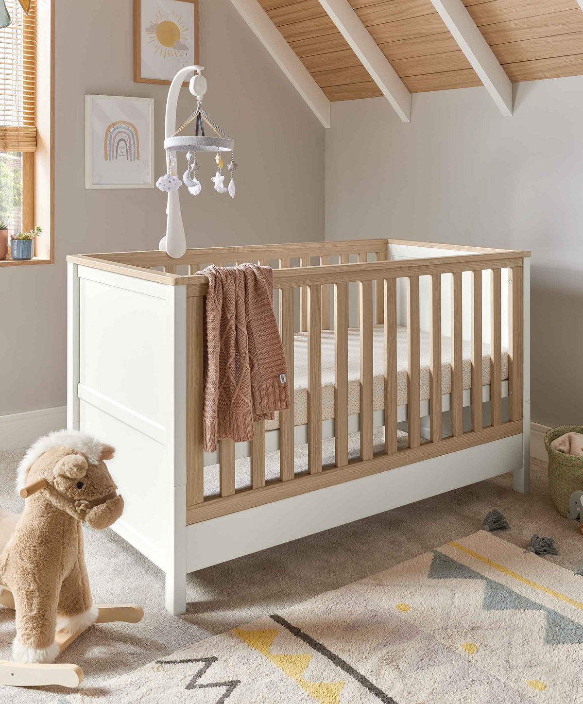 Harwell Nursery Bundle with Lua 2 Bedside Crib (6 Piece) – Thyme/White