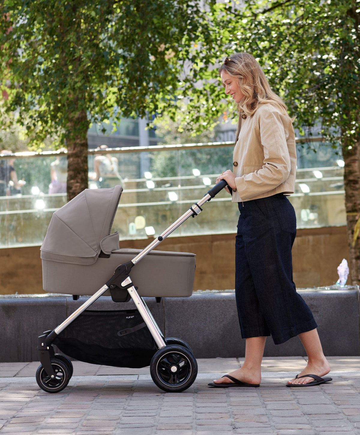 Flip XT3 Essential Pushchair Bundle - Stone