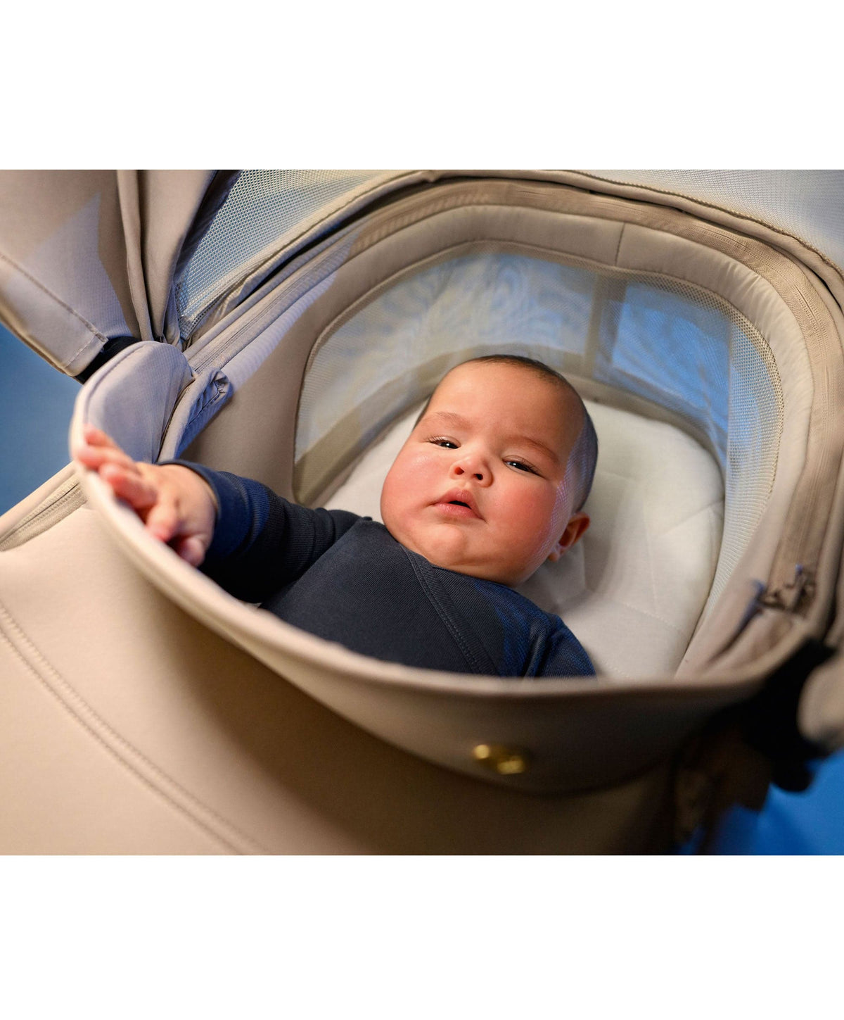 Maxi-Cosi Cabin Carrycot - Sapphire Sand