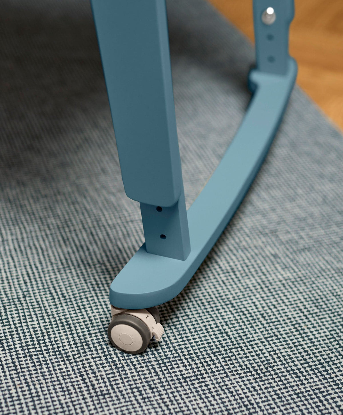 SnuzPod Studio Bedside Crib – Santorini Sky Blue