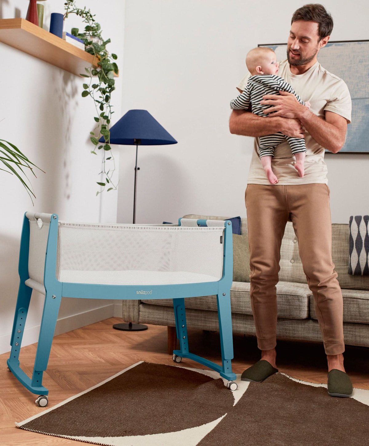 SnuzPod Studio Bedside Crib – Santorini Sky Blue