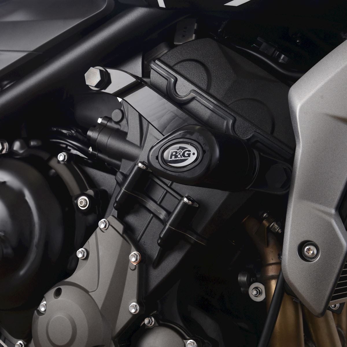 R&G Racing  Crash Protectors - Aero Style for the Triumph Trident 660 '21- | Black