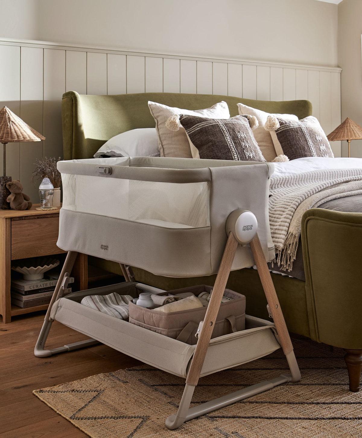 Lua 2 Bedside Crib Bundle with Cosmic Sheets & Mattress Protector - Mocha