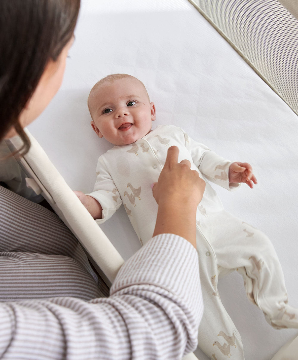Lua 2 Bedside Crib Bundle with Oat Sheets & Mattress Protector - Sand