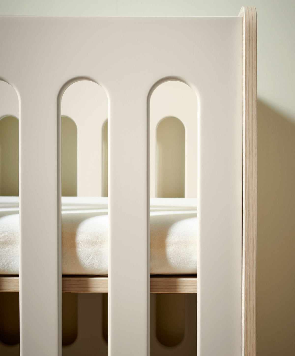 Vyne Mini Cot - Cashmere Oak