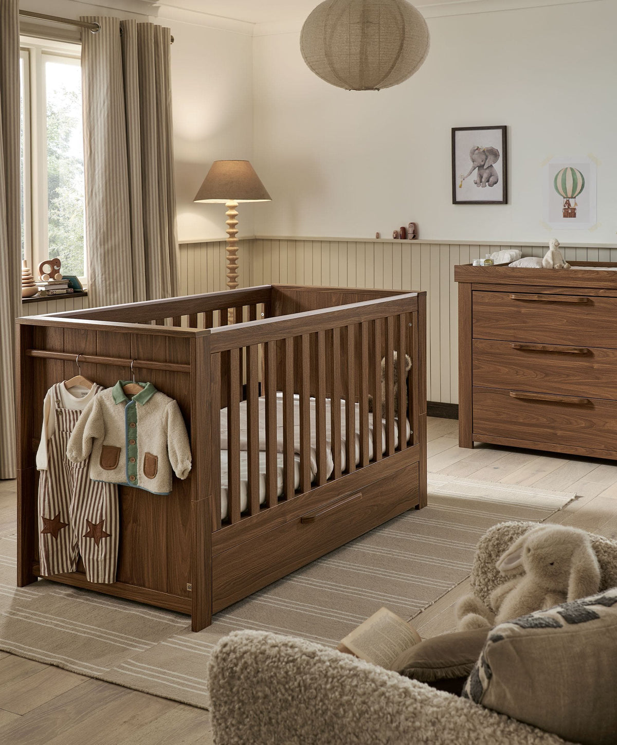 Franklin 2 Piece Cotbed Set With Dresser Changer - Walnut