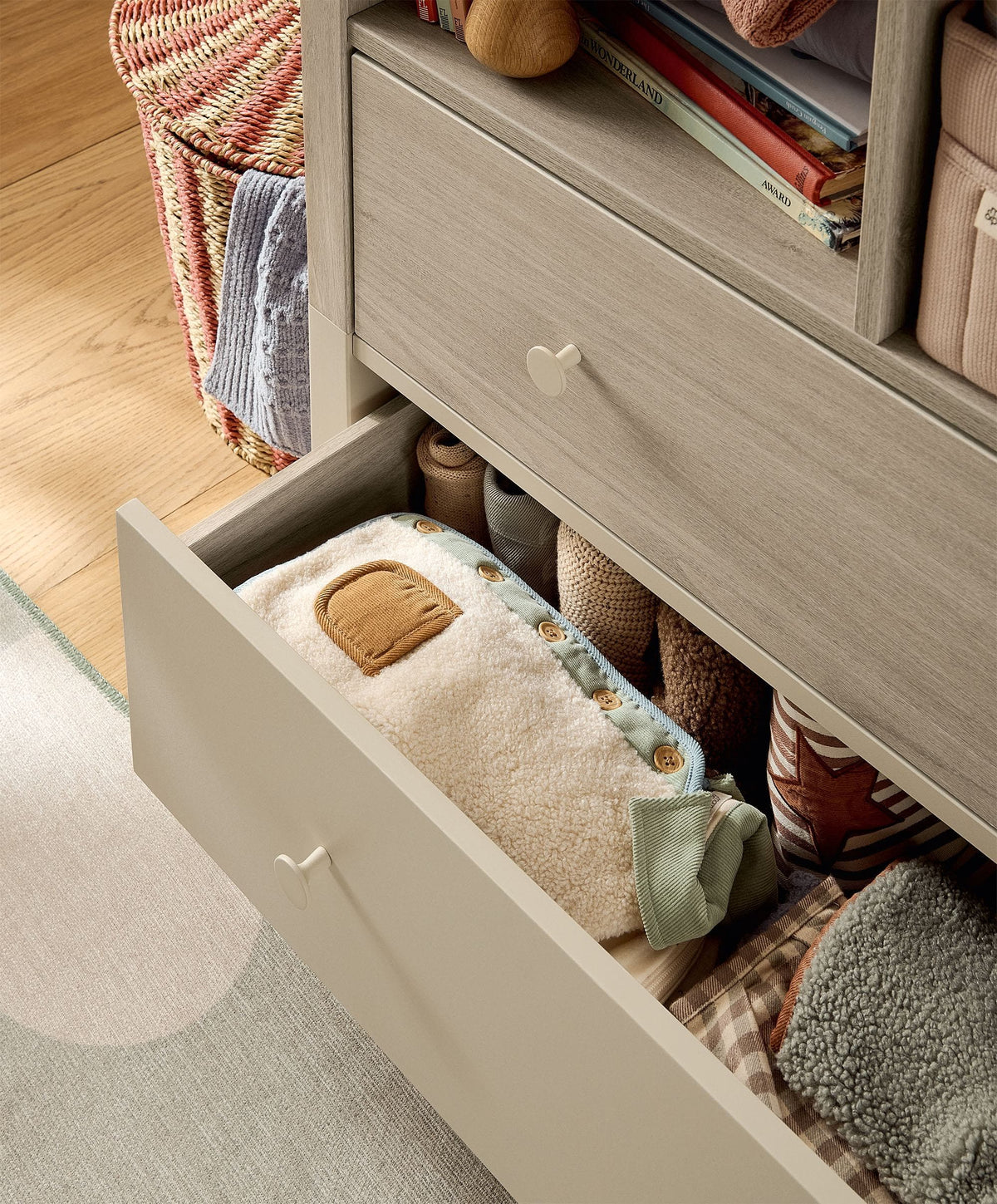 Litton 2 Piece Cotbed Set with Dresser Changer - Washed Oak