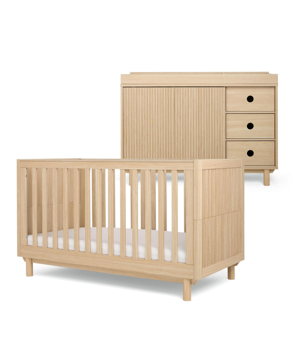 Oska 2 Piece Cotbed Set With Wide Dresser Changer - Oak