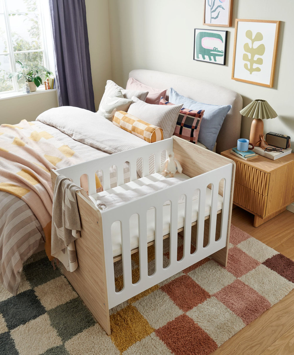Vyne Mini Cot with Signature Airflow Fibre Mini Cot Mattress & Sheets (4 Piece) - White/Oak