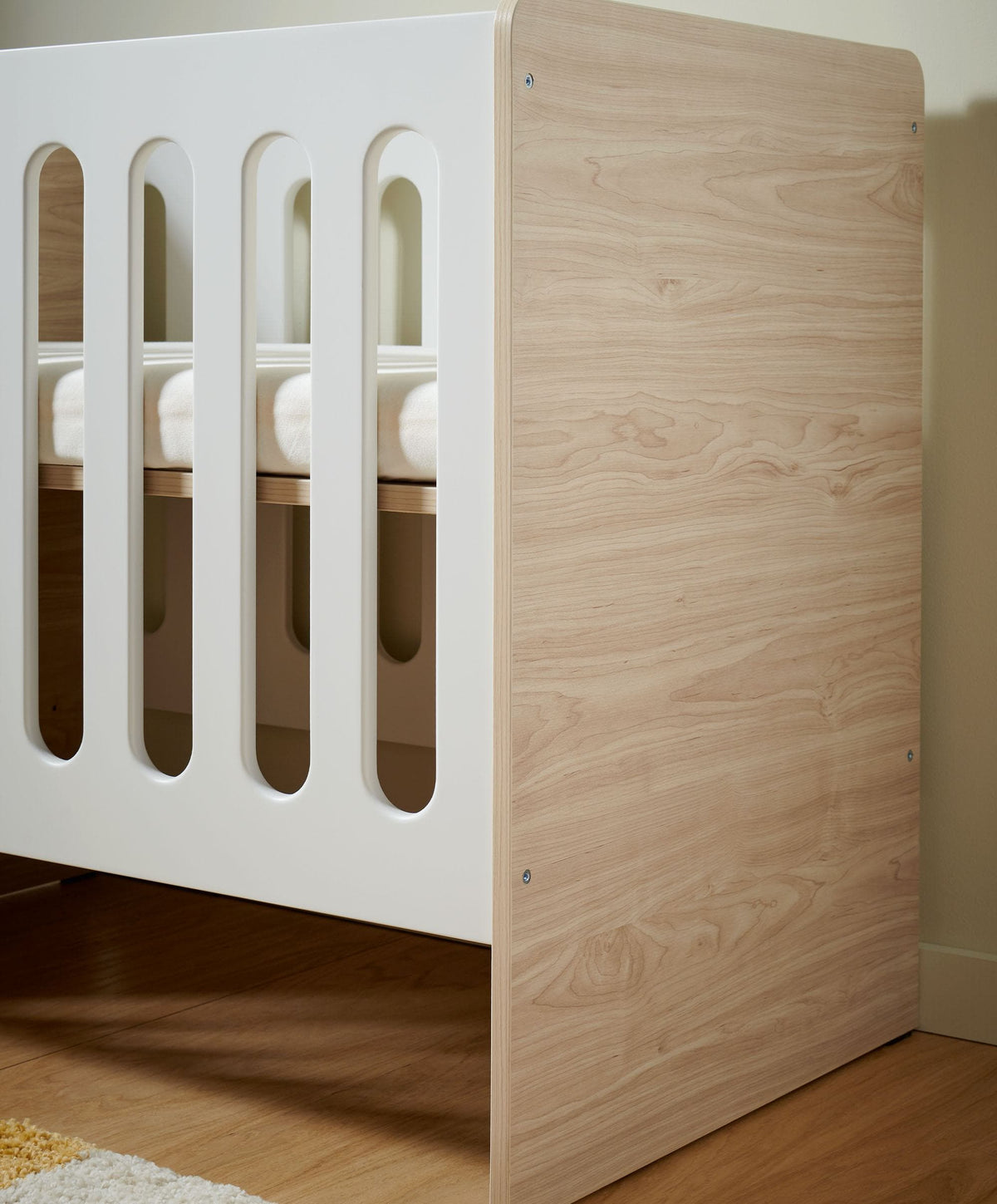Vyne Mini Cot with Signature Airflow Fibre Mini Cot Mattress & Sheets (4 Piece) - White/Oak