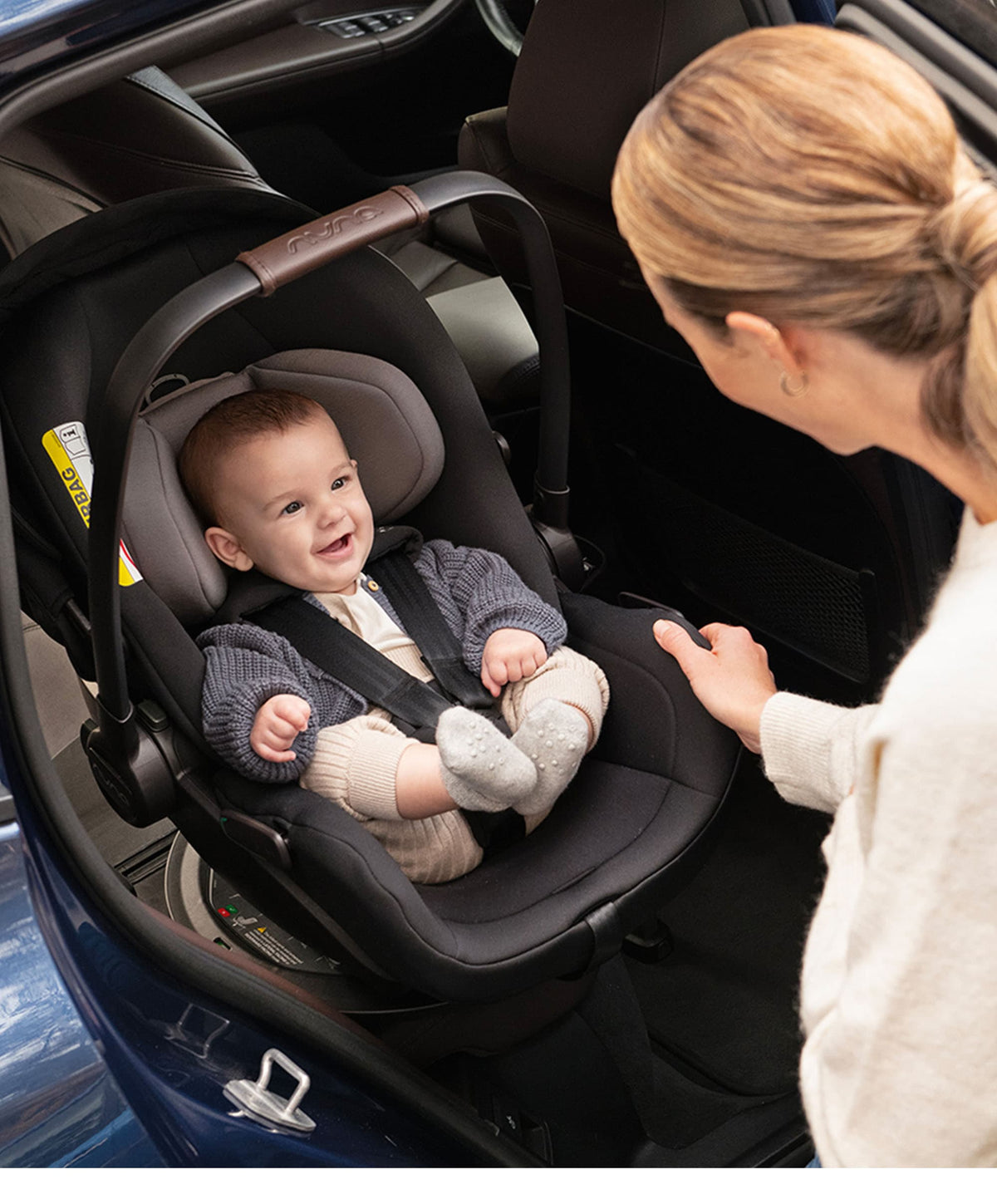 Nuna TRIV Next Pushchair with Arra Flex Car Seat & Base – Caviar