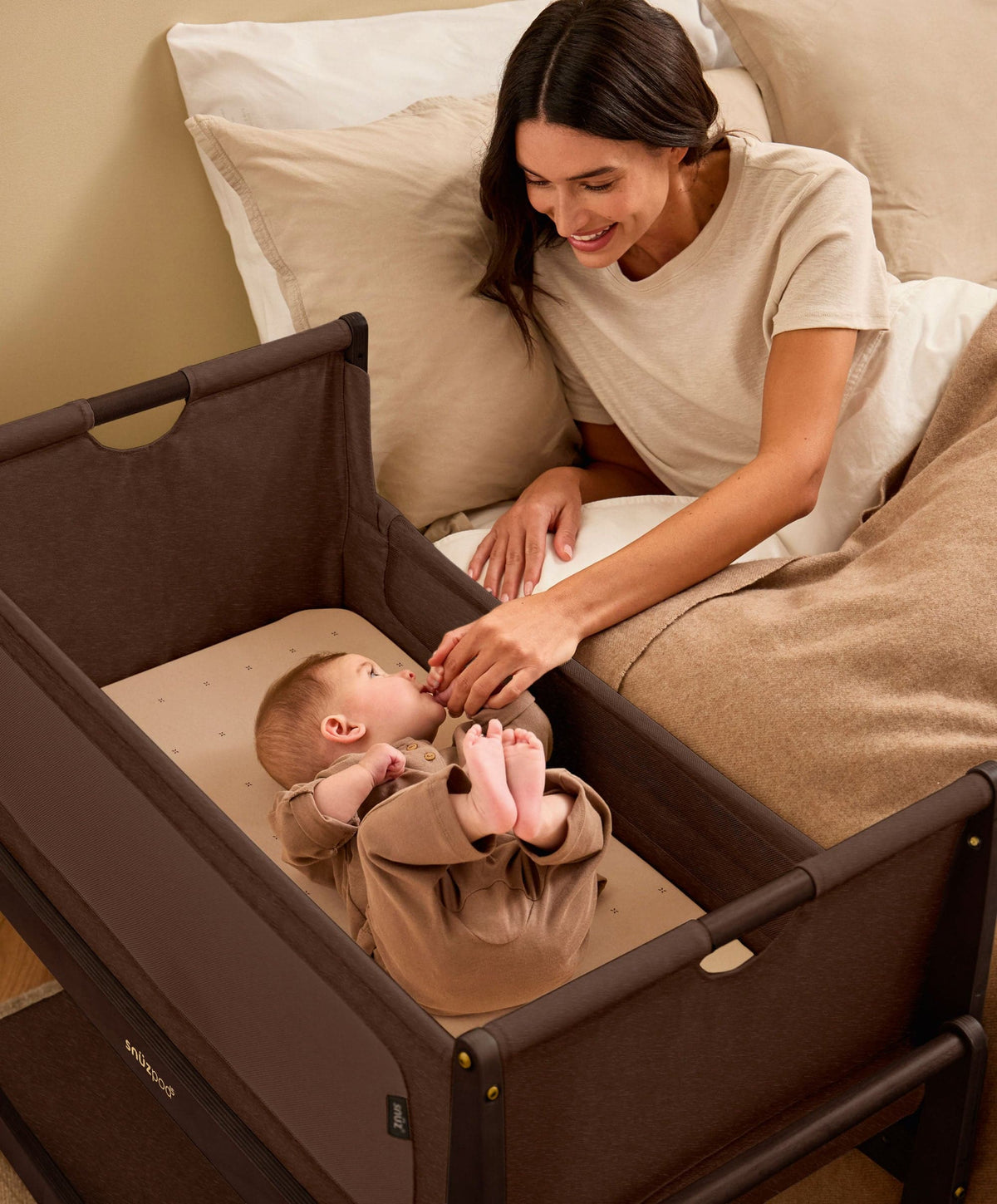 SnuzPod 5 Bedside Crib - Chocolate